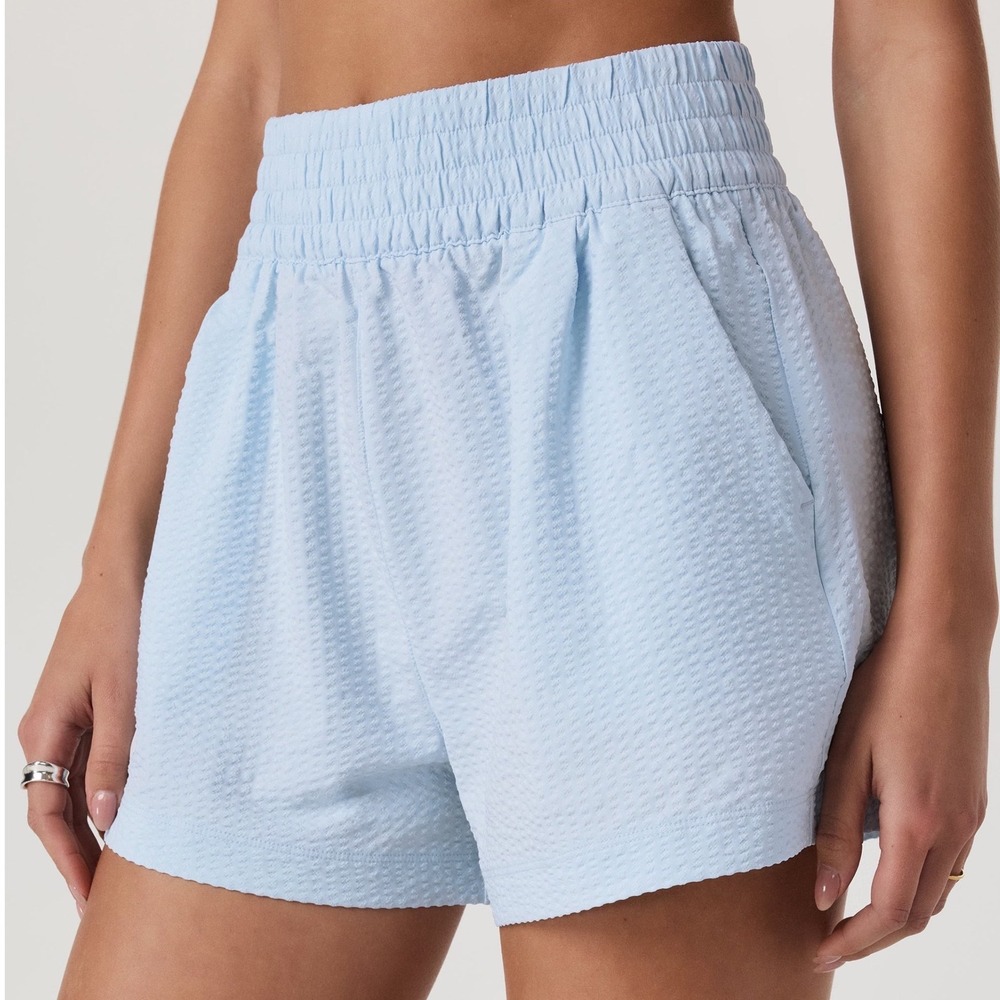 Vuori Villa Textured Short Light Blue Seersucker VW3082 Womens Medium